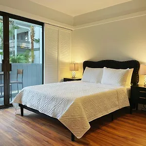 https://studio-in-center-with-pool-and-lake-views.hotelsinhawaii.org